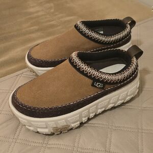 NWT UGG Size 6 Womens All-Gender Venture Daze Clog - Chestnut Color